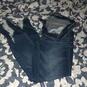 FINAL PRICE DROP AEO distressed jegging crop